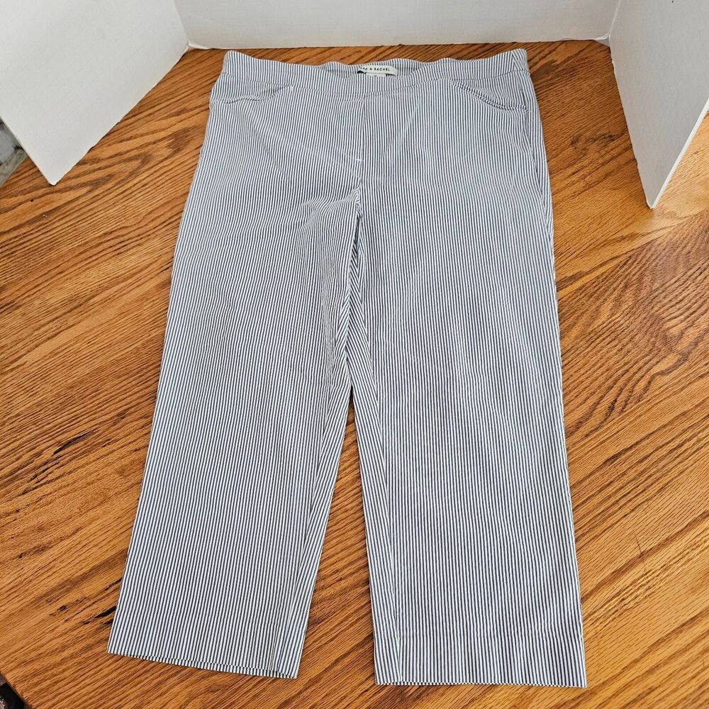 Zac & Rachel Capri Pants Womens Medium Gray White Railroad Striped